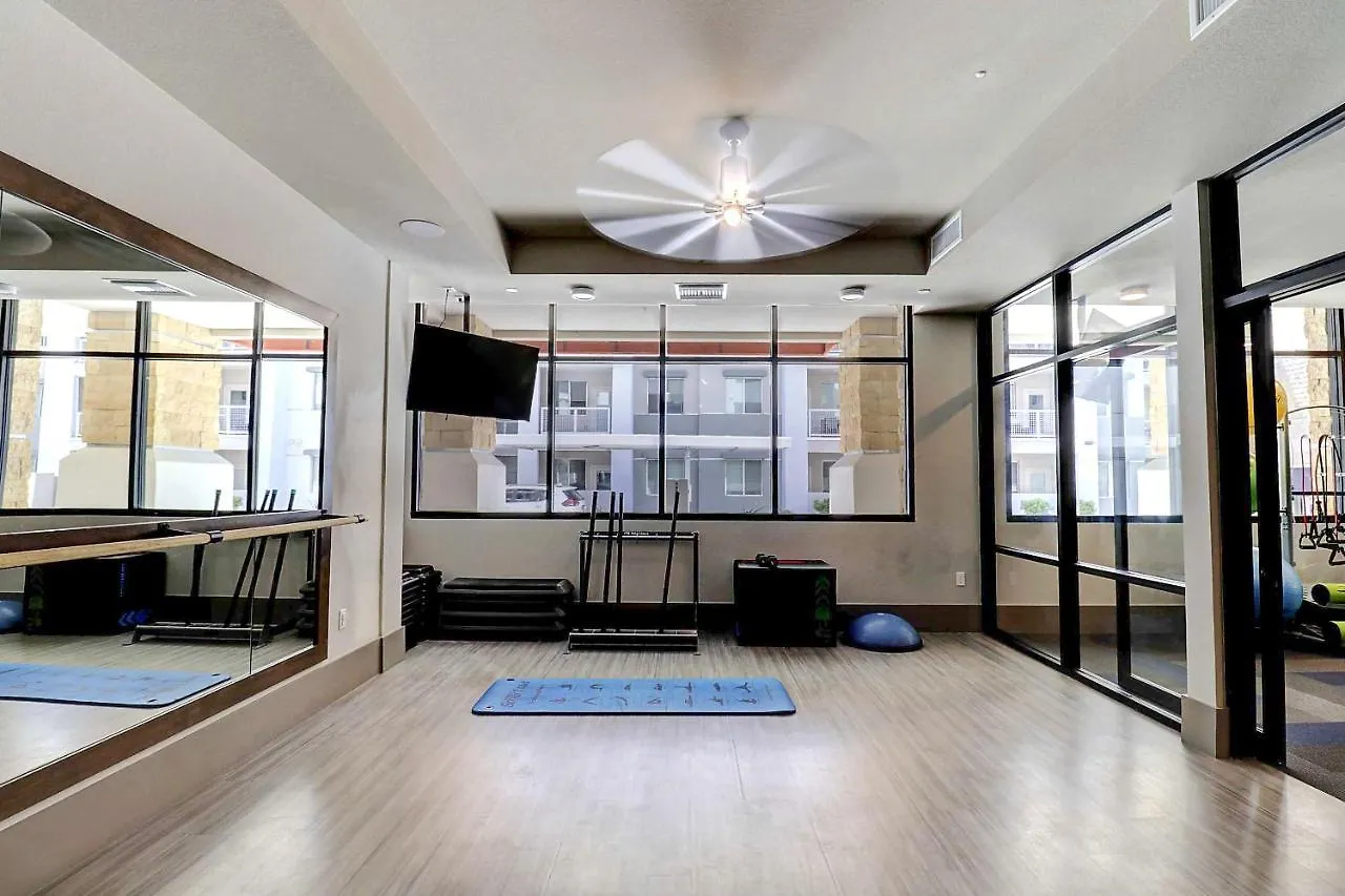 Private Rooftop Terrance - King Beds - Walk Score 81 & Parking 4014 Scottsdale