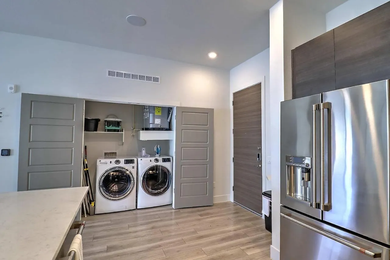 Apartment Private Rooftop Terrance - King Beds - Walk Score 81 & Parking 4014 Scottsdale