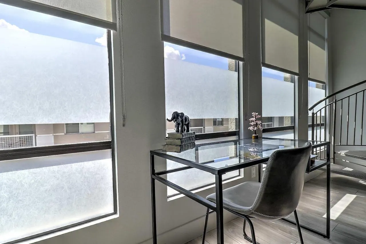 Private Rooftop Terrance - King Beds - Walk Score 81 & Parking 4014 Scottsdale Apartment